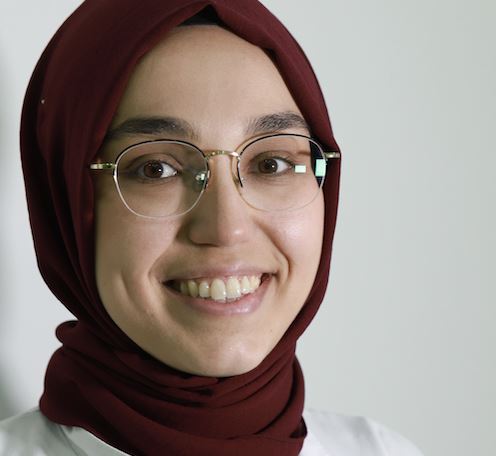 Endodontist Zeynep